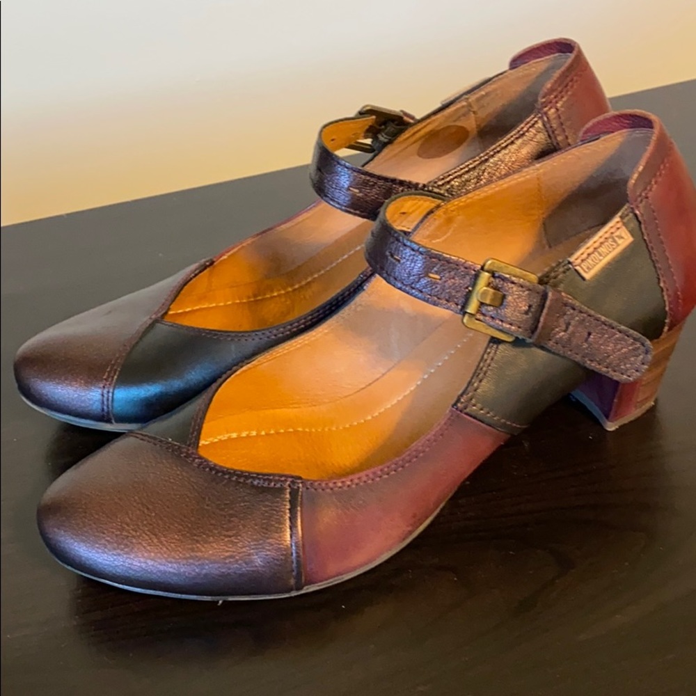 Pikolinos Mary Jane burgundy and black multi color